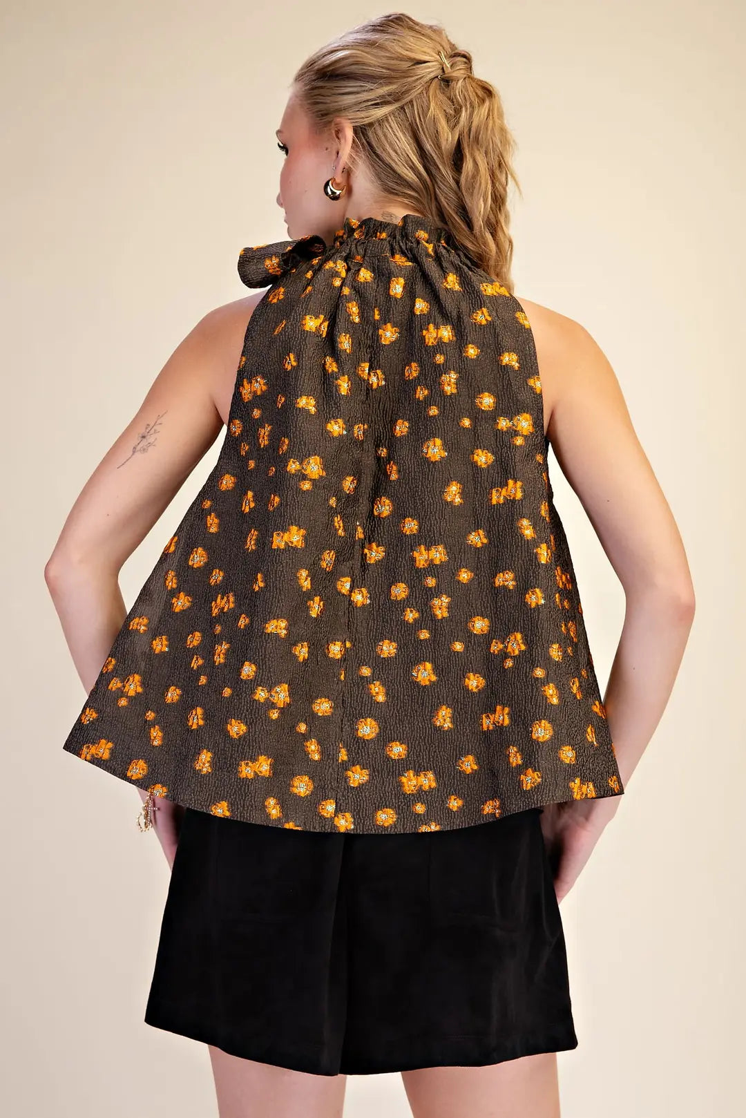 Ruffle Neck Sleeveless Jacquard Top